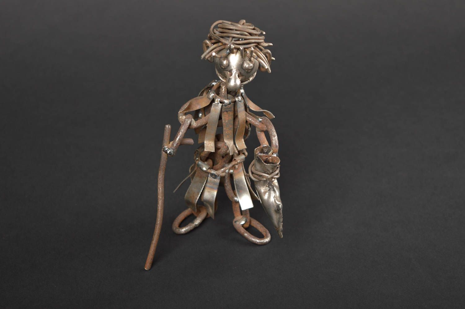 Handmade metal figurine metal art figurines of people for decorative use only photo 1