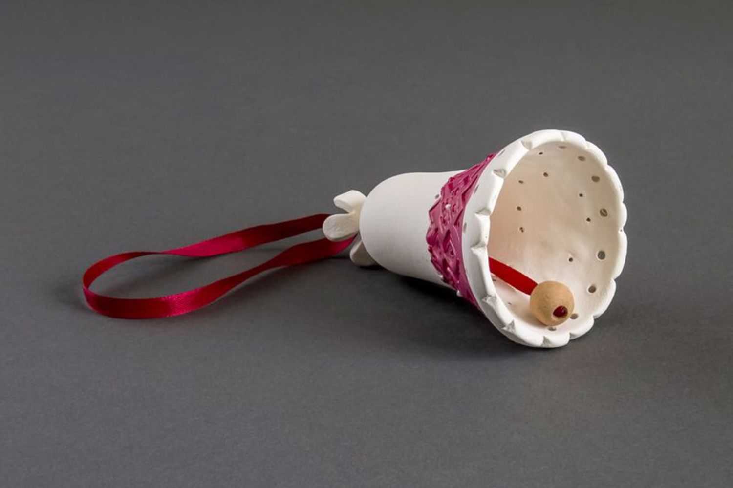 Campanello d'autore in ceramica fatto a mano campanella tenera bianca

 foto 3