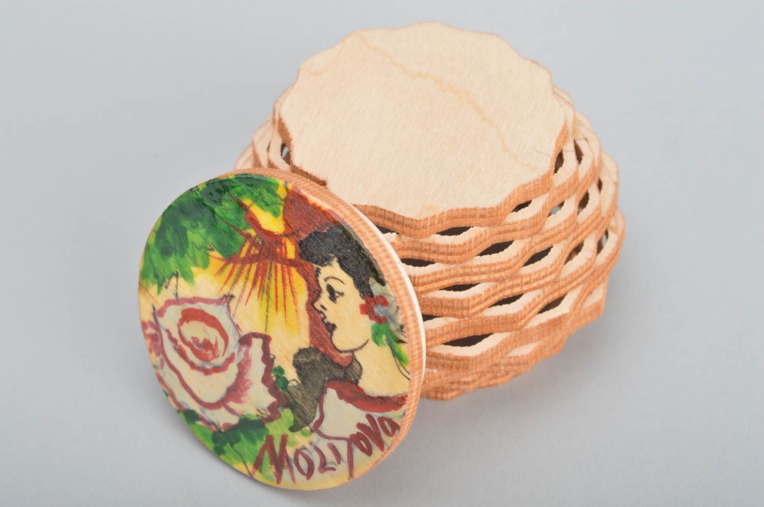 Boîte à bijoux ronde avec couvercle en contreplaqué peinte ajourée faite main photo 5