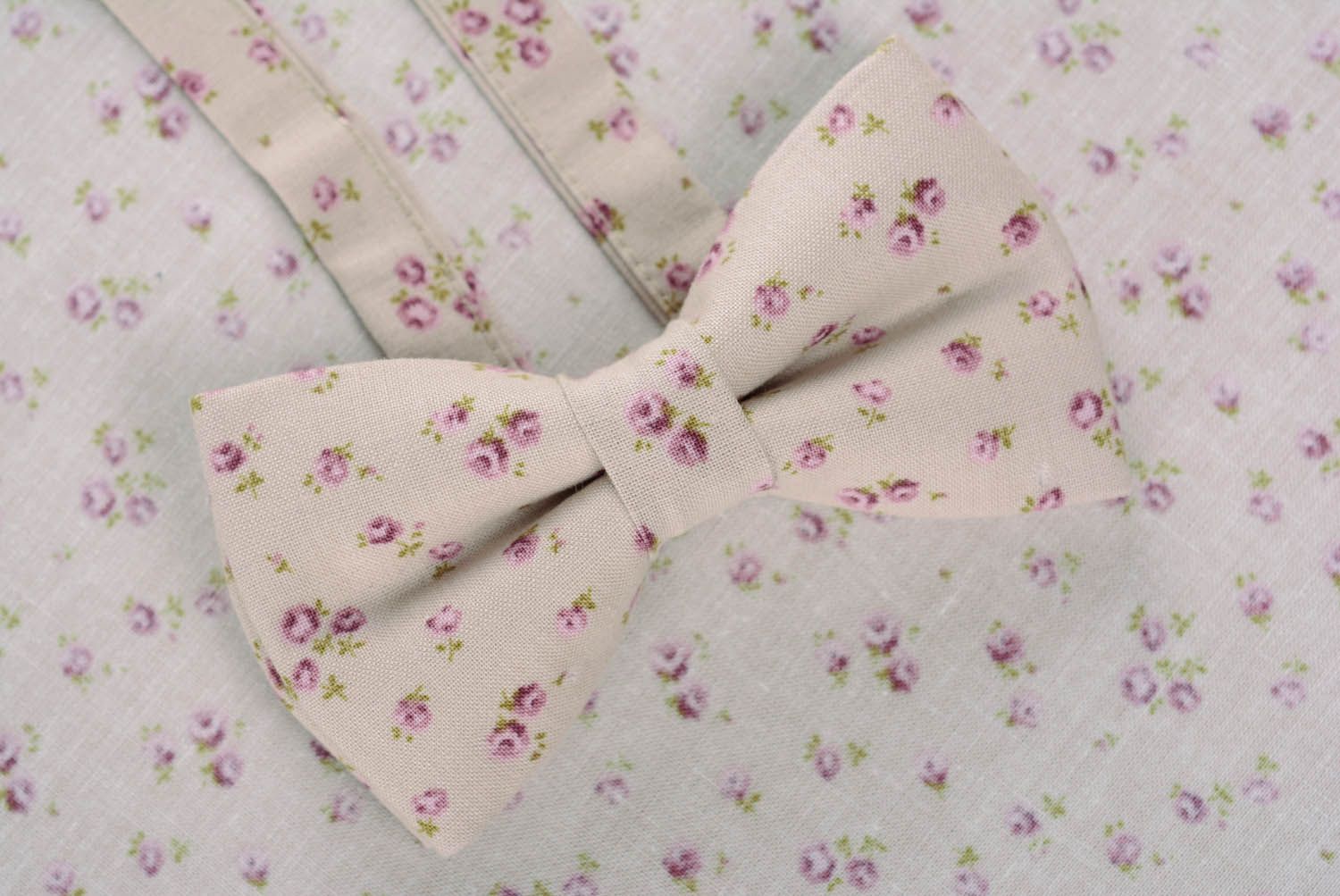 Pajarita de tela de algodón Flores de color beige foto 3