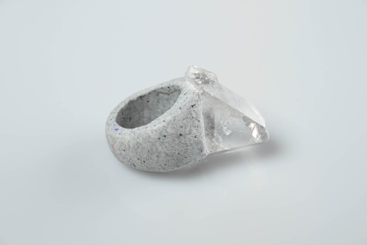 Anello da donna fatto a mano in argilla polimerica bello con cristallo di monte foto 4