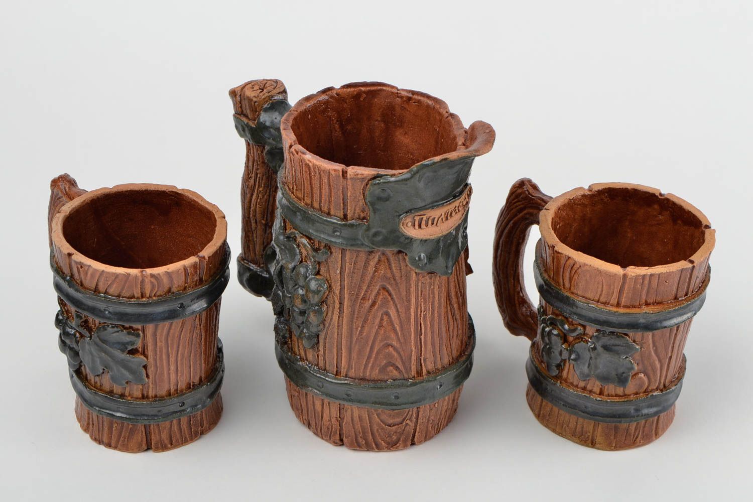 Three handmade clay wine mugs with molded grapes 4,3 lb photo 4