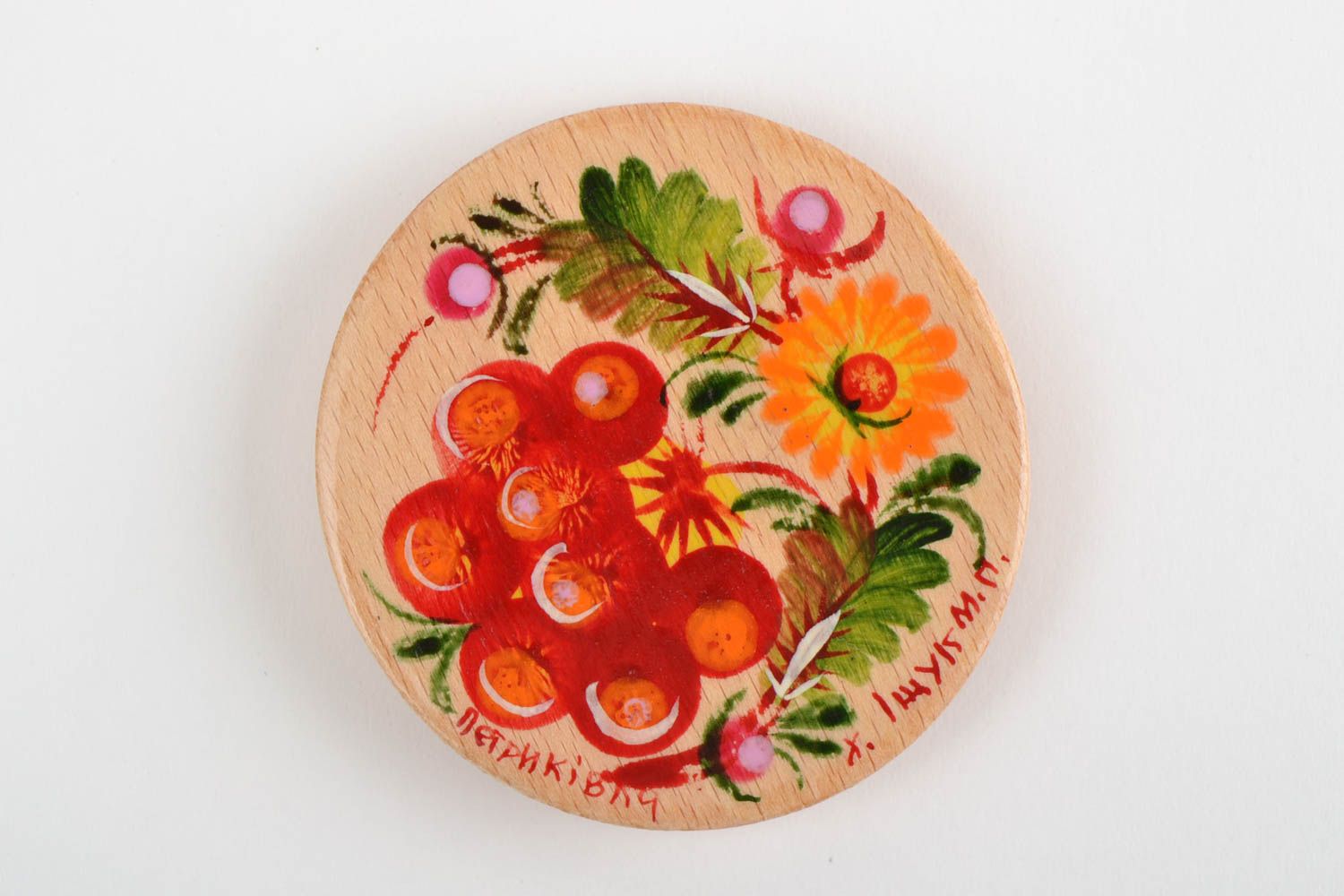 Круглый деревянный магнит на холодильник с Петриковской росписью ручной работы фото 4