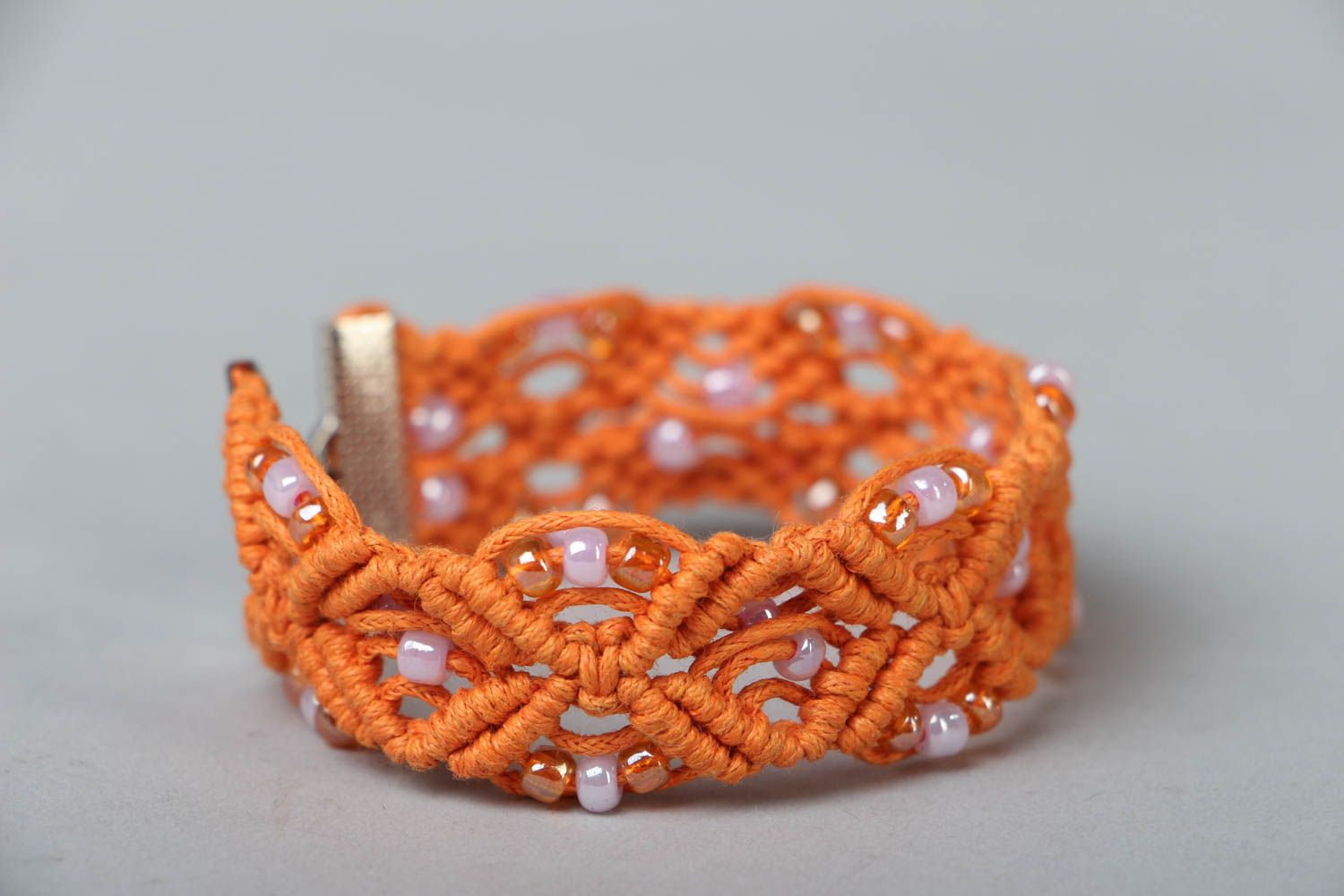 Bracelet tressé orange en macramé fait main  photo 1