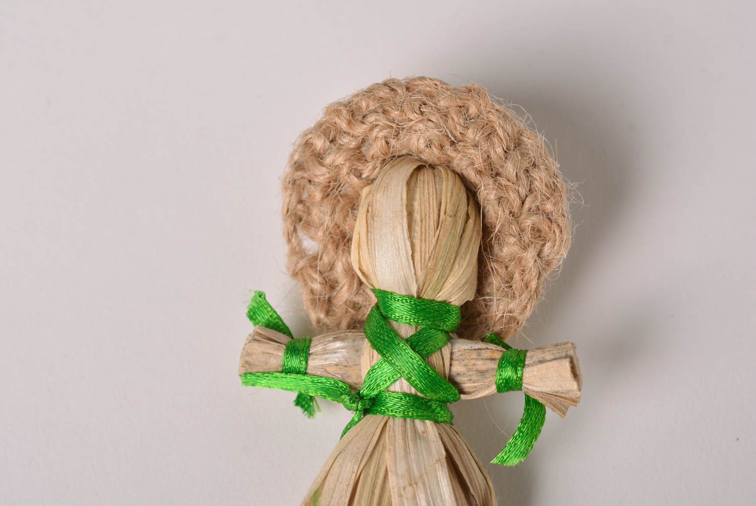 Handmade designer cute dolls unusual Slavonic amulets dolls made of straw photo 3