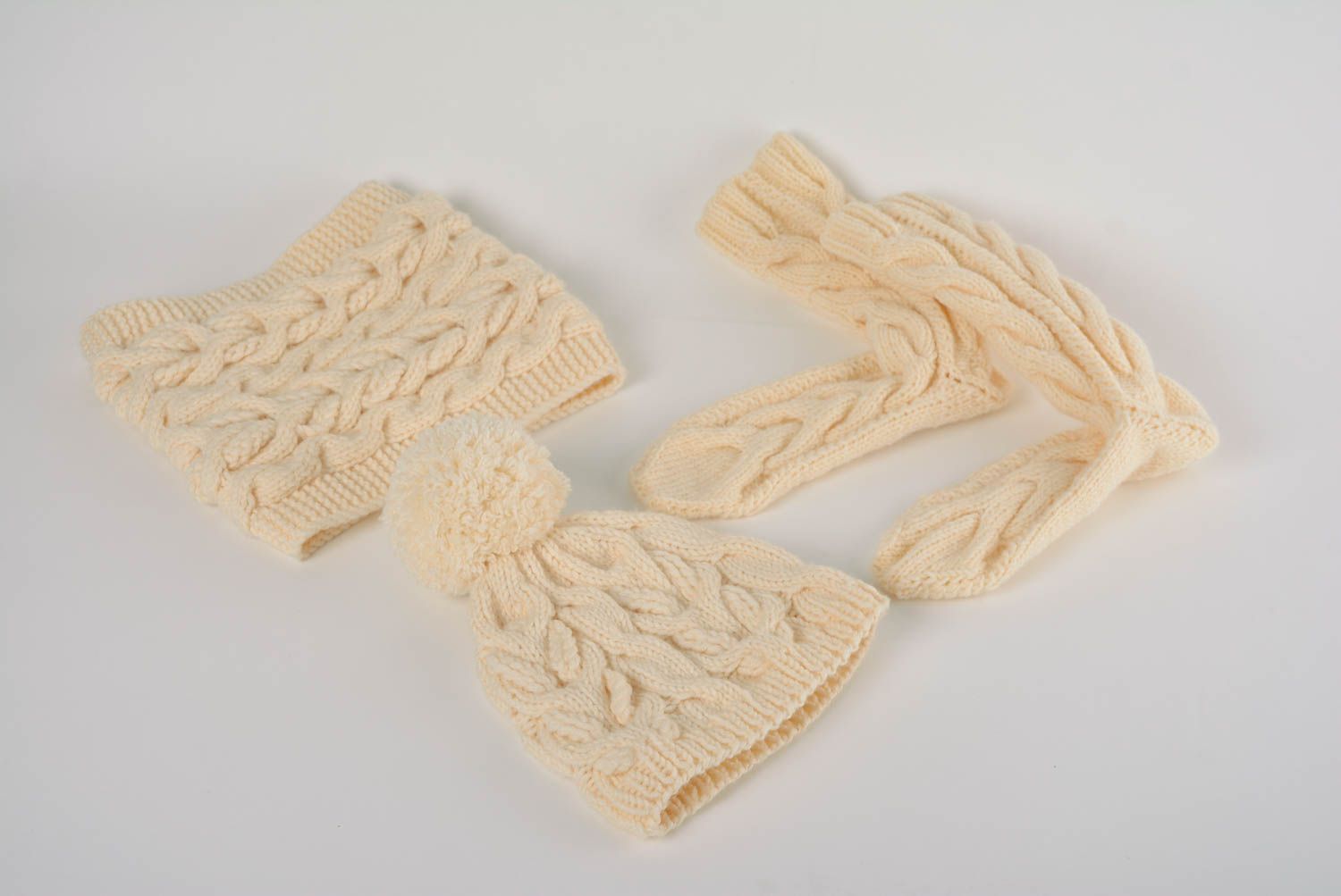 Ensemble d'accessoires d'hiver tricotés en laine clairs faits main 3 pièces photo 1