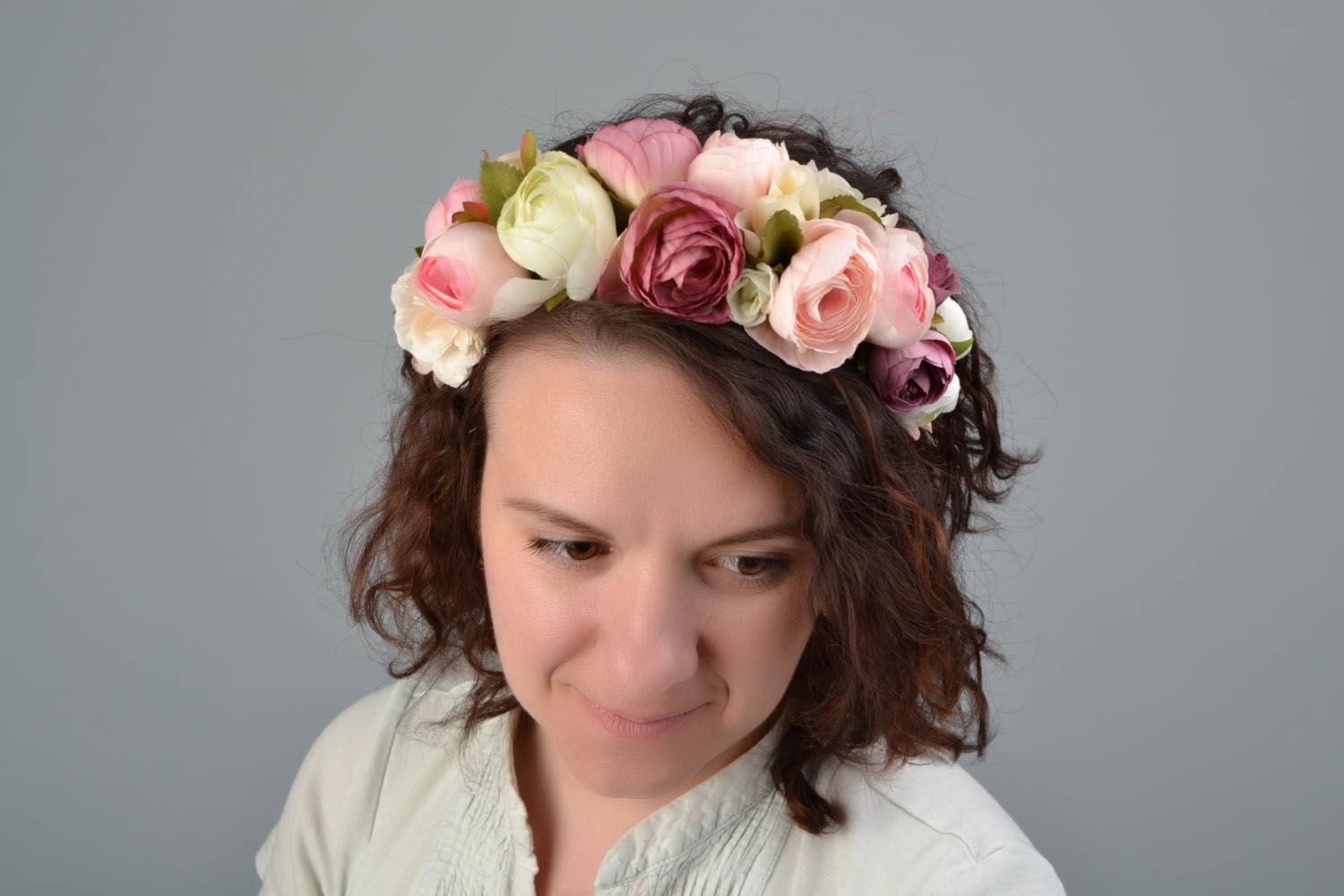 Serre-tête fleurs artificielles Roses pastel fait main cadeau pour femme photo 2