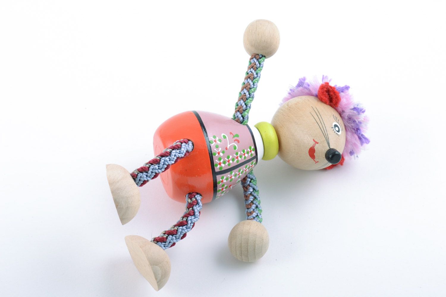 Красивая деревянная игрушка Мышка в этно-наряде хэнд мэйд расписная для детей фото 5