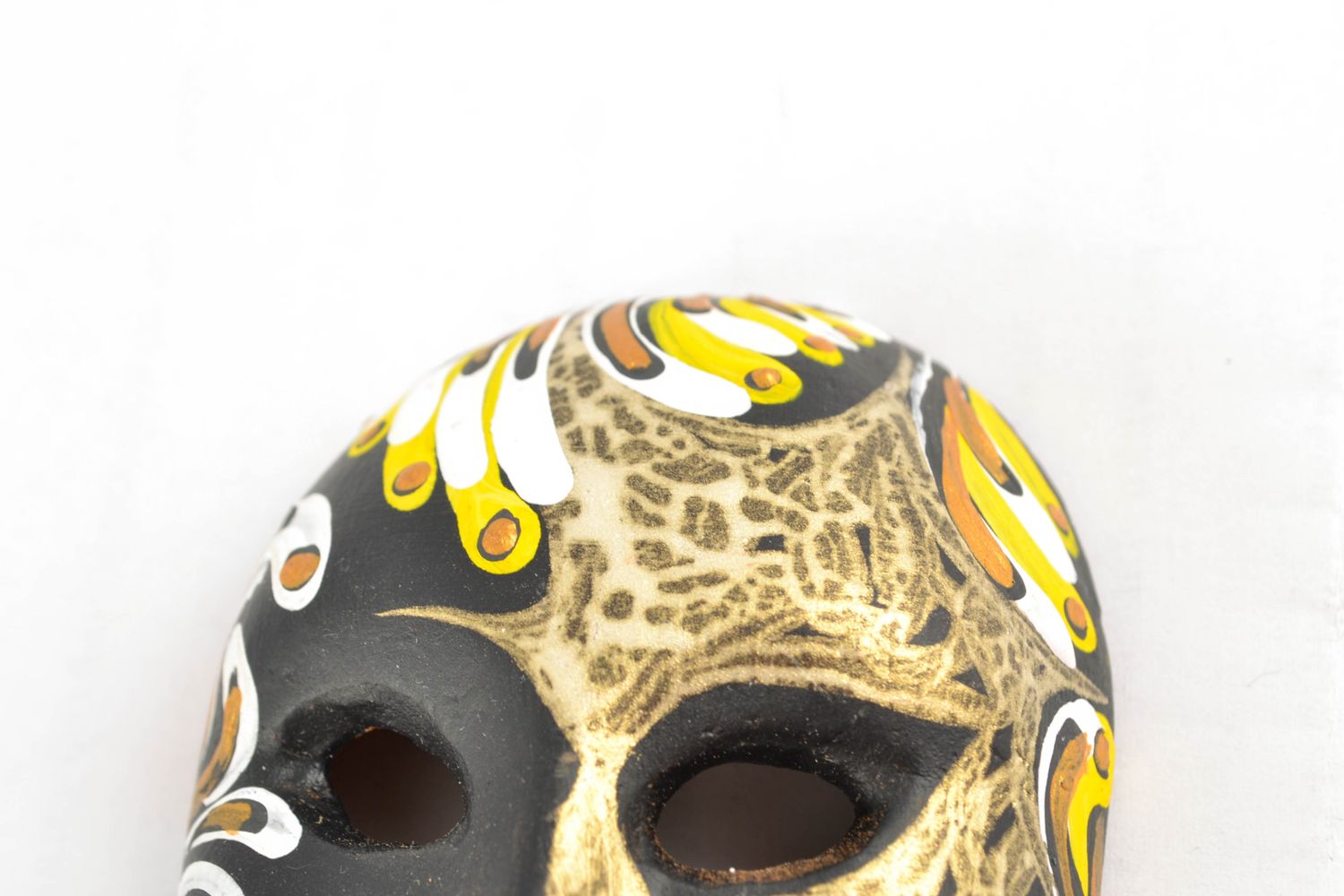 Интерьерная маска с росписью темная глиняная красивая  фото 3