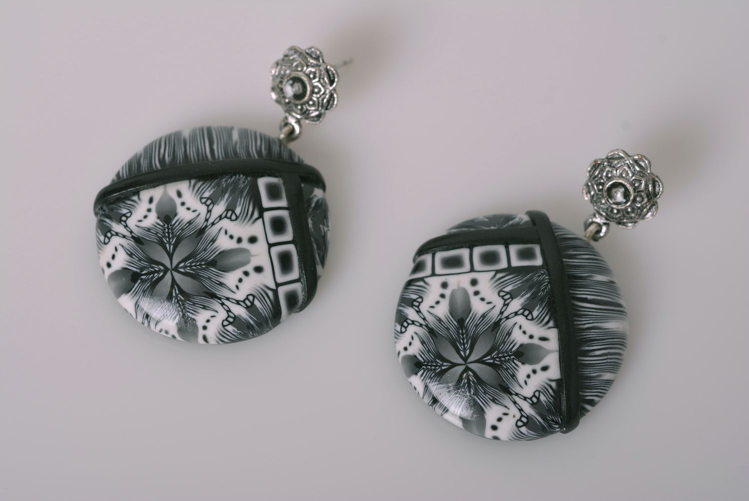 Beautiful handmade designer jewelry set plastic earrings and pendant photo 4