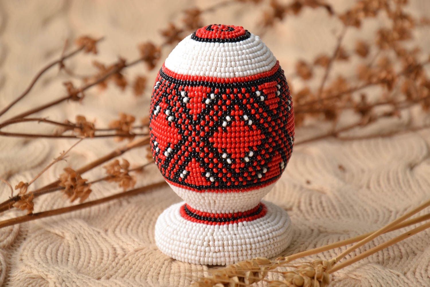 Wooden egg woven over with beads photo 1