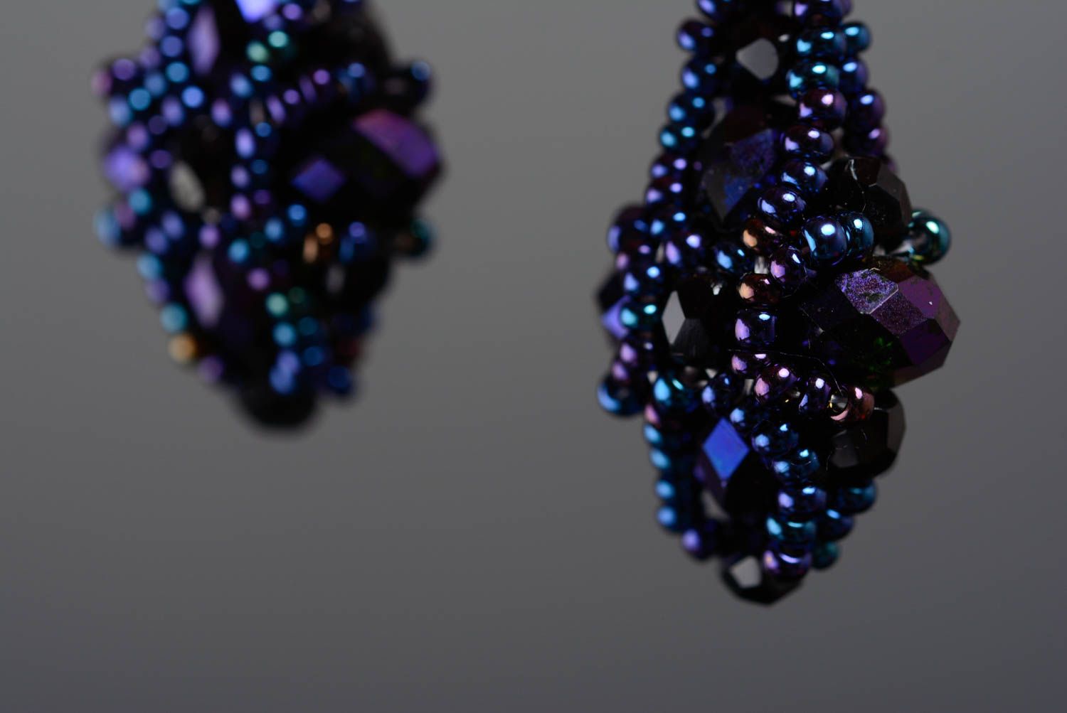 Boucles d'oreilles bleues en perles de cristal et perles de rocaille faites main photo 2