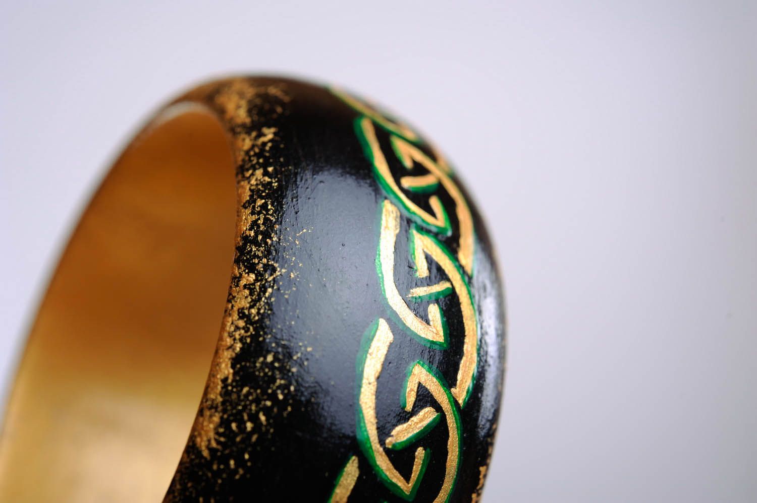 Bracelet en bois artisanal Noeud celtique photo 3