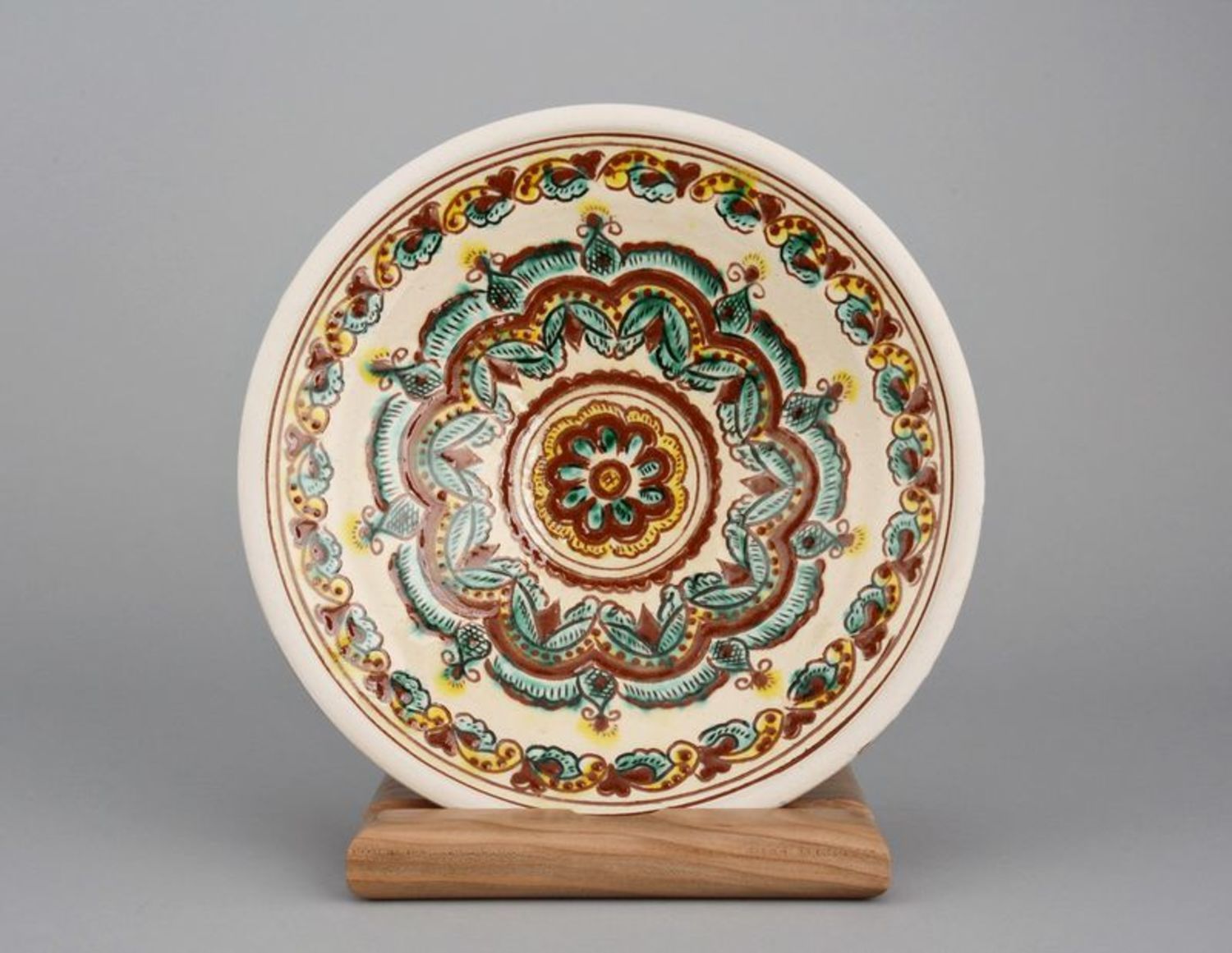 Декоративная настенная тарелка из глины фото 1