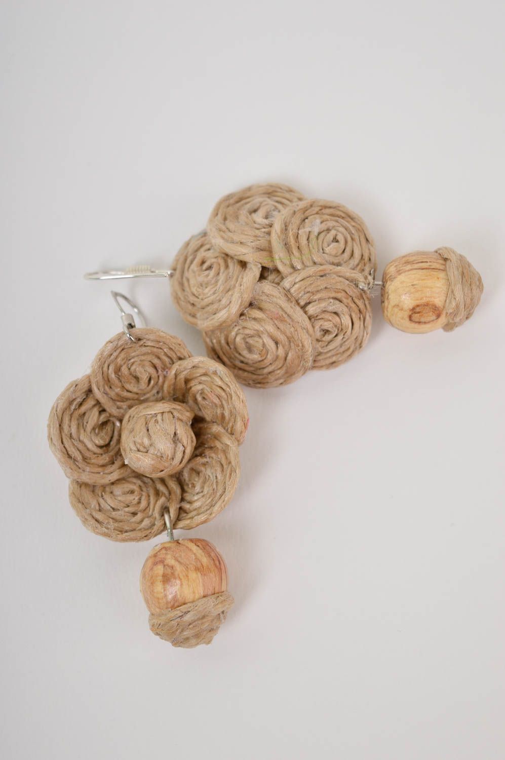 Boucles d'oreilles fleurs Bijou fait main beiges pendantes Cadeau pour femme photo 5