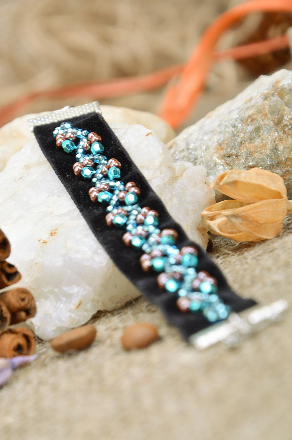 Bracelet fait main textile brodé de perles de rocaille noir large bijou photo 1