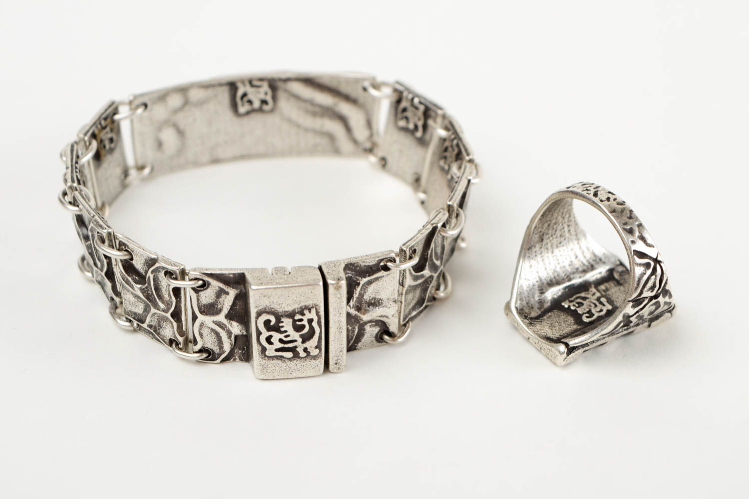 Conjunto de bisutería artesanal anillo y pulsera de metal accesorio de mujer foto 5