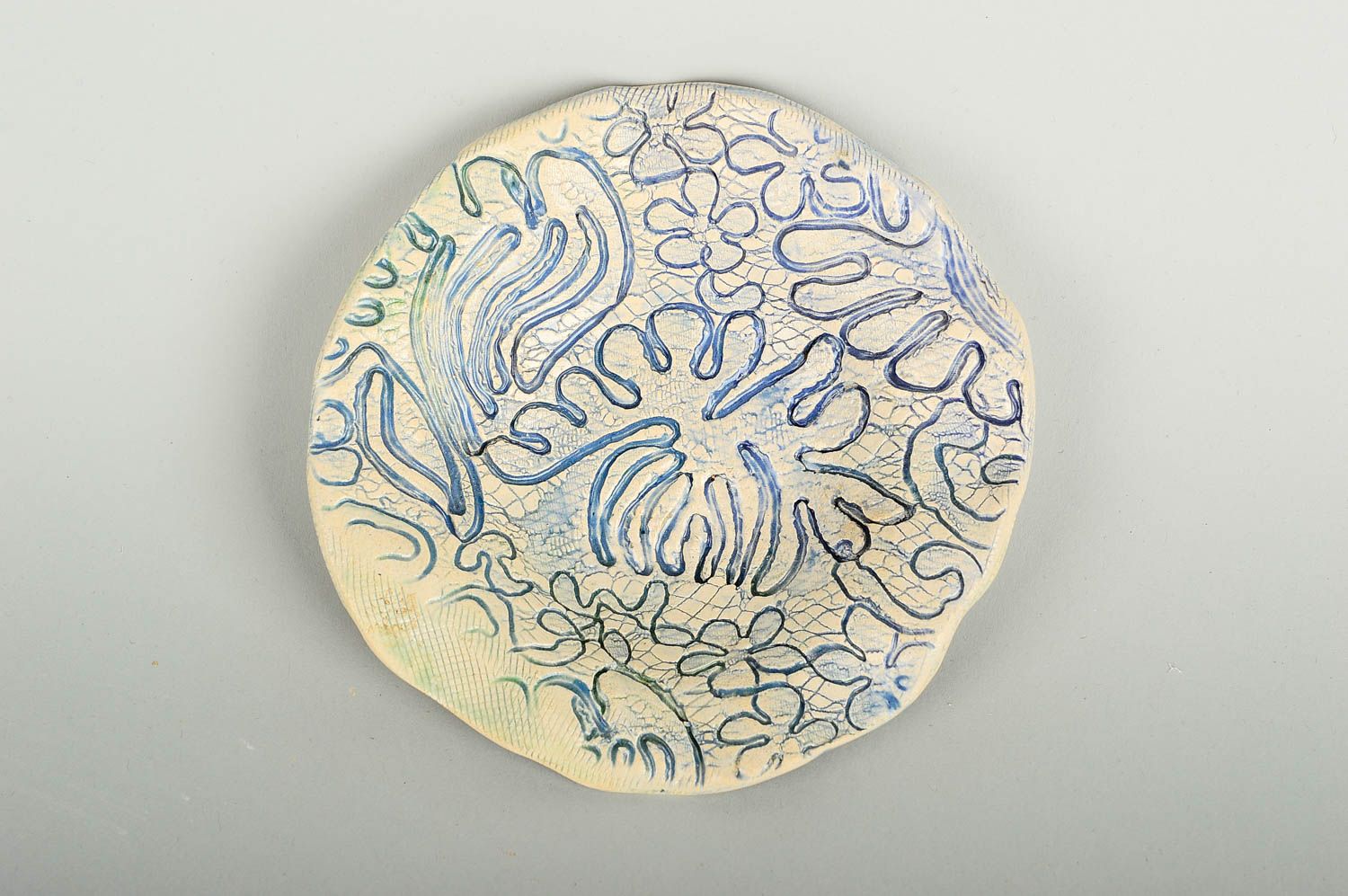 Керамическая тарелка handmade глиняная посуда расписная тарелка голубая фото 1