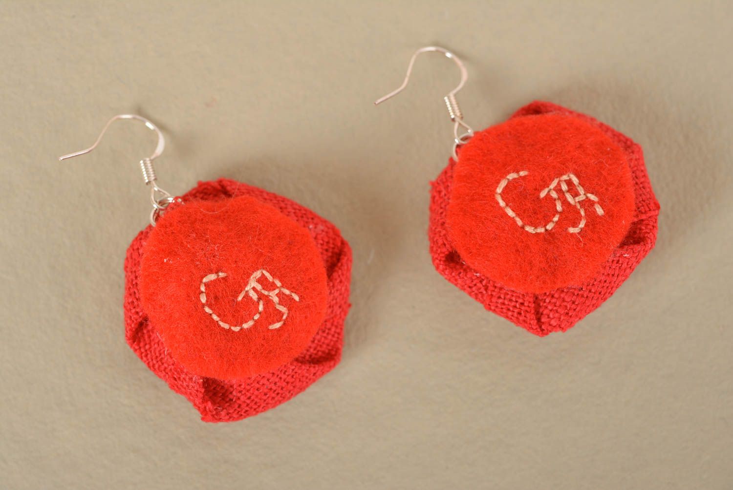 Серьги из ткани ручной работы красивые серьги красные цветы модные серьги фото 3