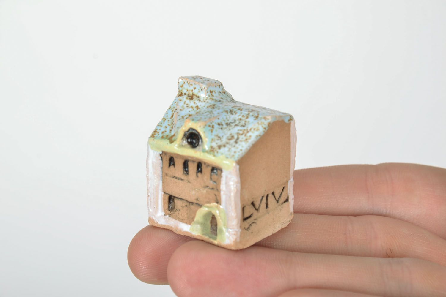 Maisonnette miniature céramique décorative faite main en argile Maison de Lviv photo 2
