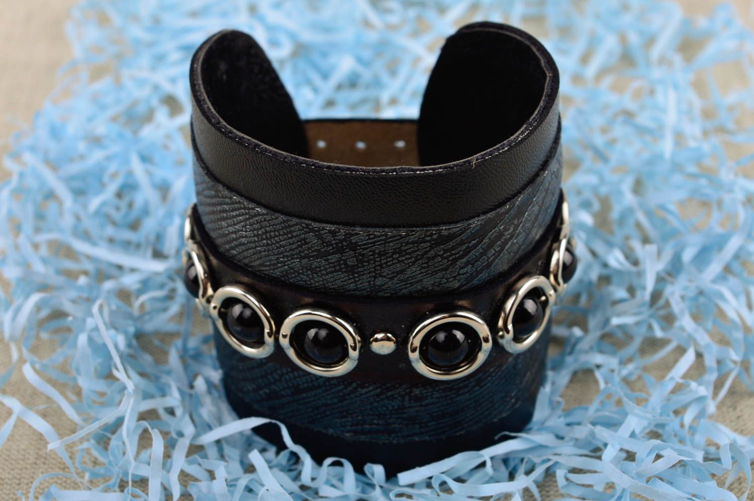 Bracelet large Bijou fait main en cuir noir original stylé Cadeau pour femme photo 1