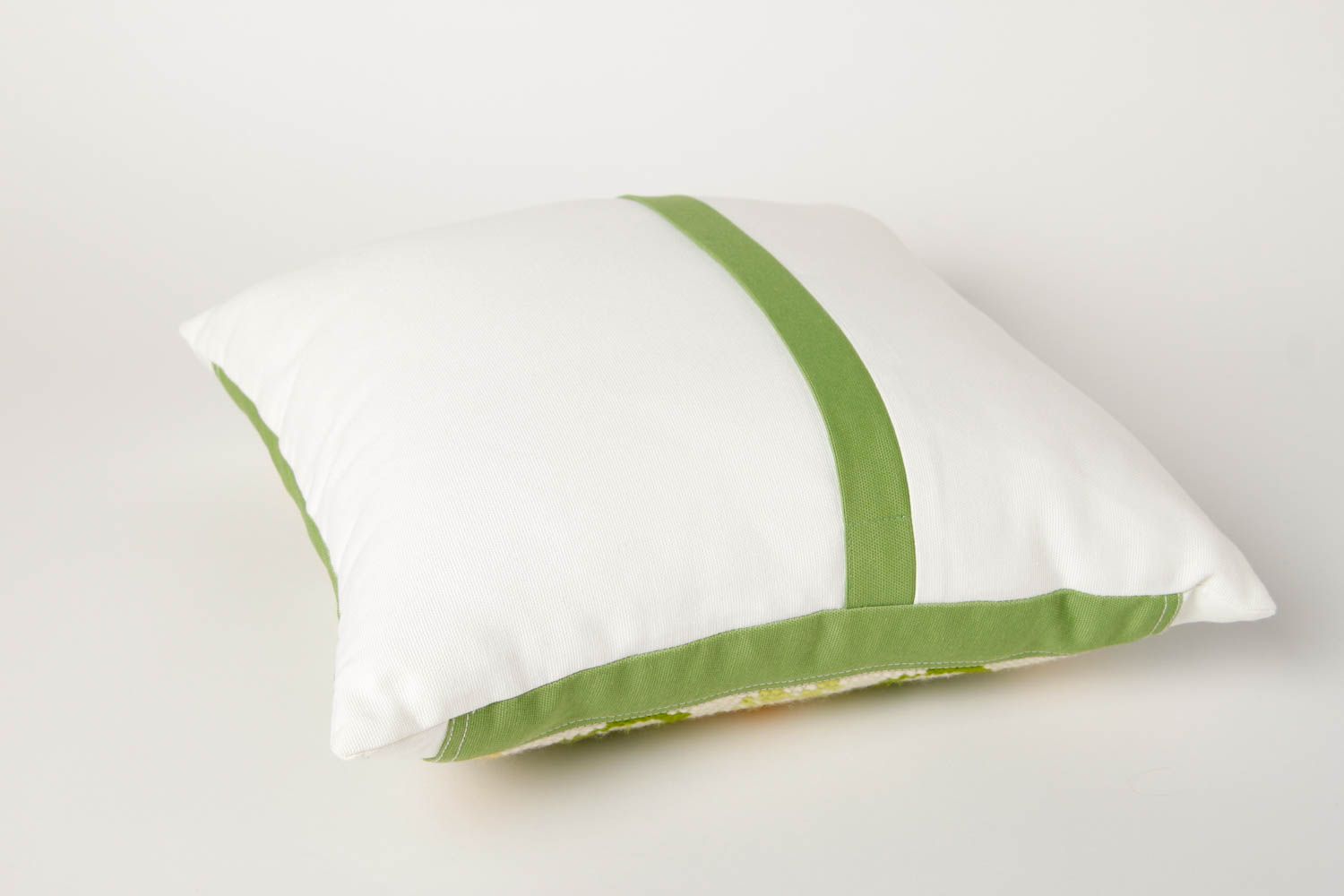 Подушка на диван подарок ручной работы нежно салатовая декоративная подушка фото 4