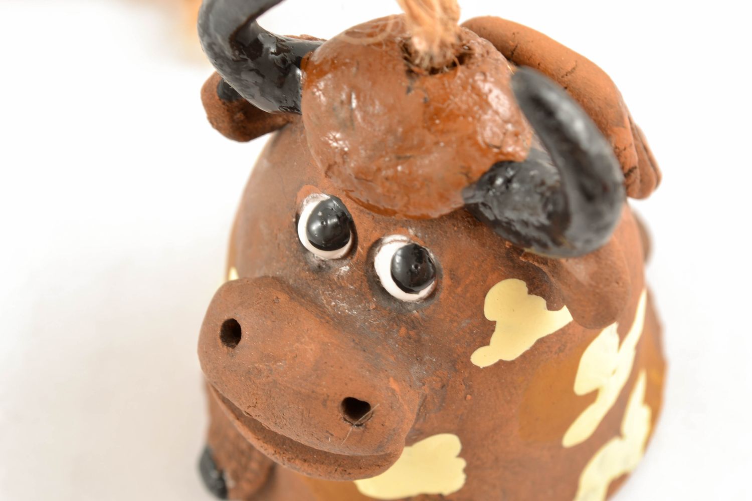 Авторский керамический колокольчик расписной в виде коровы  фото 4