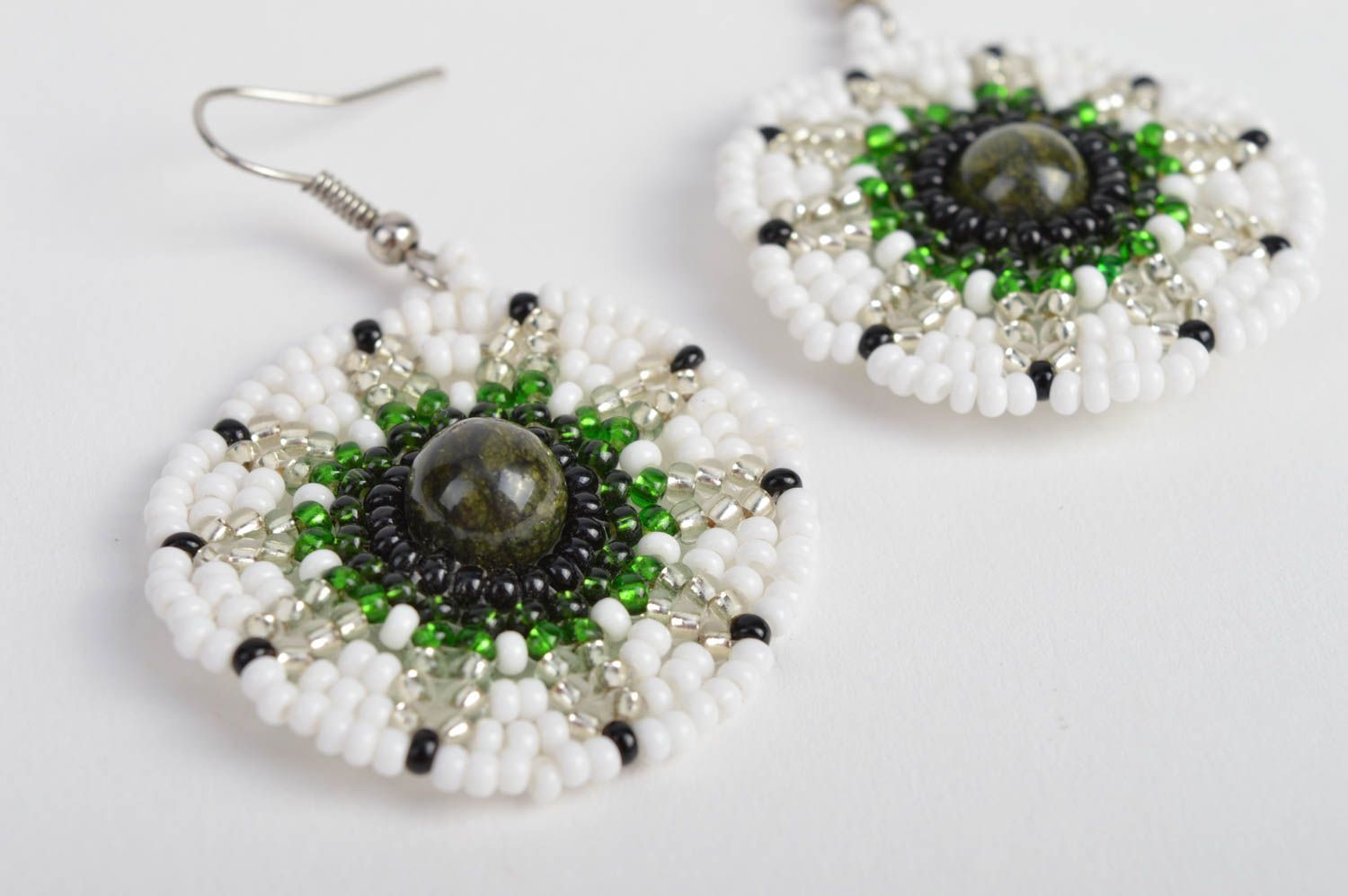 Orecchini pendenti fatti a mano di perline e pietre naturali bigiotteria donna  foto 5