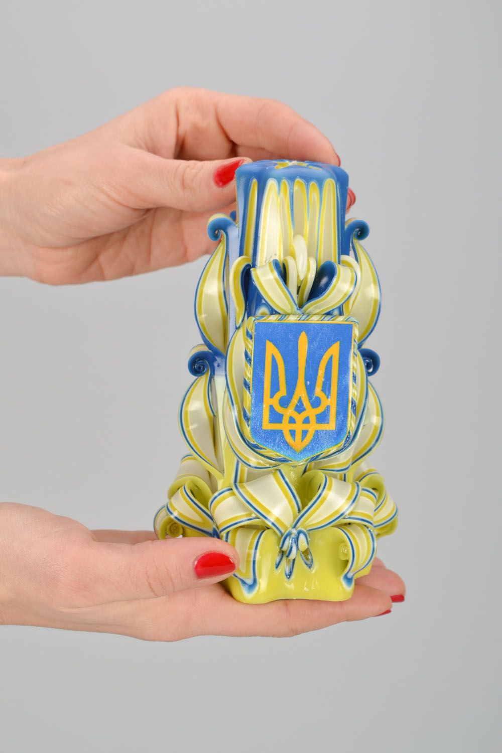 Bright carved candle Ukrainian photo 2