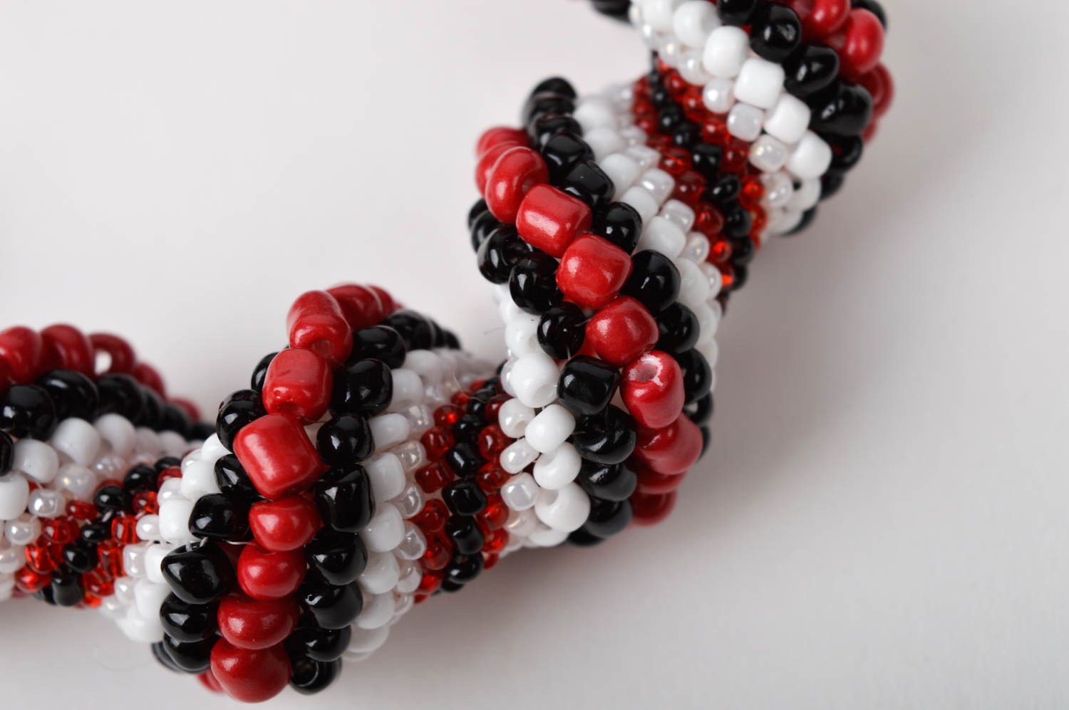 White, black, and red beads wrist adjustable bracelet on the chain photo 4