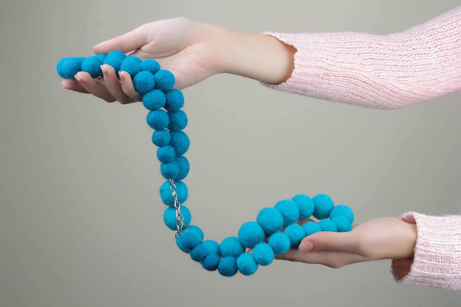 Wool blue color bead necklace  photo 4