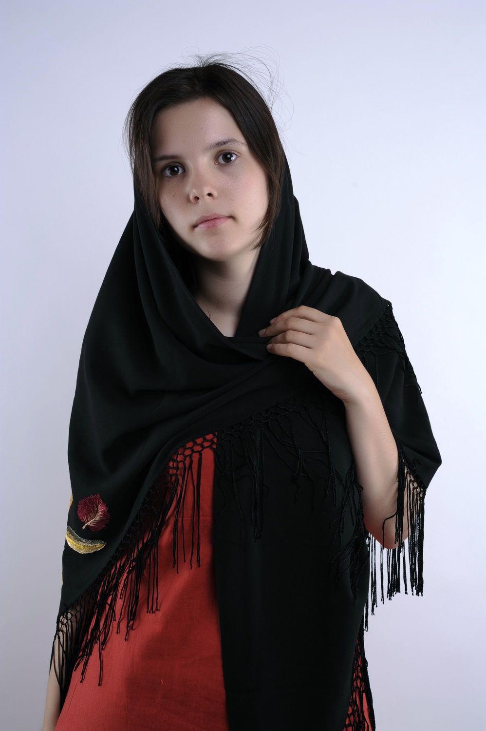 Шерстяной платок с вышивкой фото 3