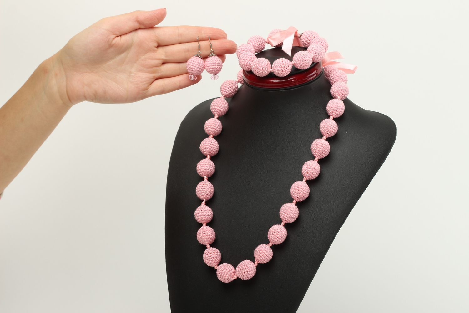 Parure de Bijoux roses faits main tricotés perles de bois 3 pièces Cadeau femme photo 5