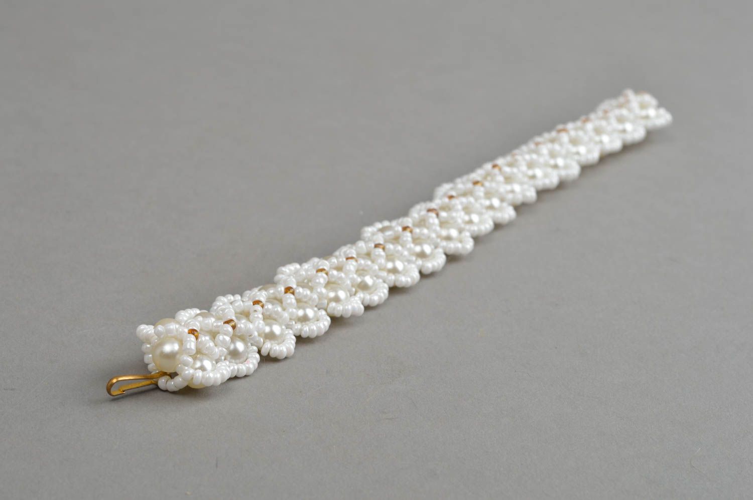 Bracelet en perles de rocaille et perles d'imitation fait main blanc élégant photo 5
