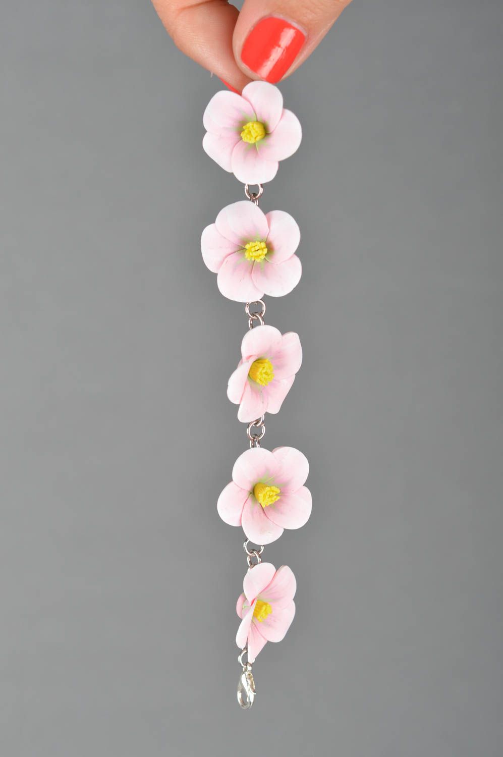 Handmade zartes Blumen Armband Designer Schmuck Frauen Accessoire aus Polymerton foto 3