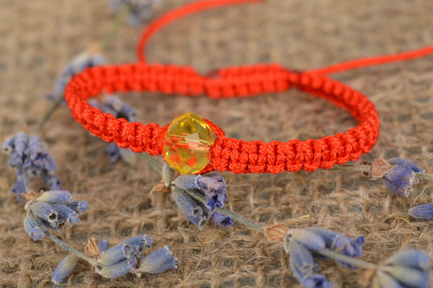 Bracelet tressé orange Bijou fait main avec perle jaune Cadeau pour femme photo 1