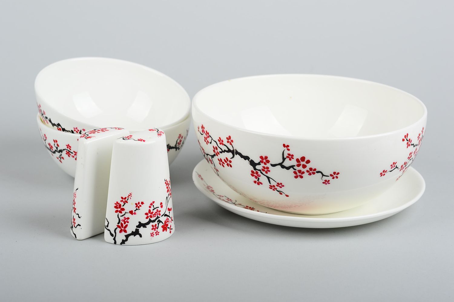 Handmade kitchenware set 3 ceramic bowls salt and pepper shakers ceramic plate  photo 1