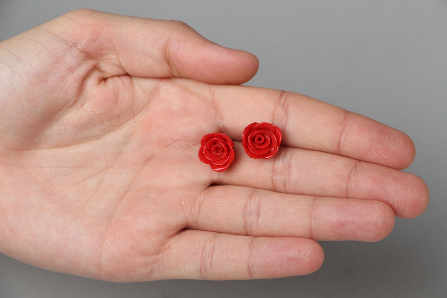 Stud earrings in the shape of red roses photo 3