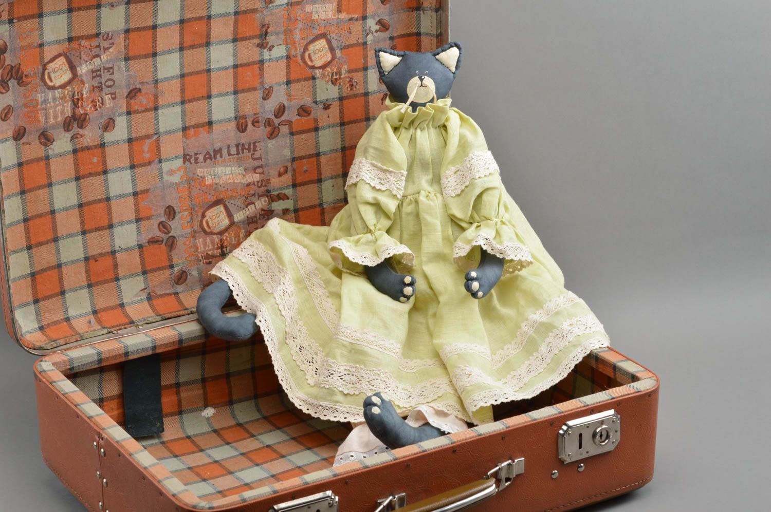 Мягкая игрушка кошка из ткани в платье ручной работы авторская детская красивая фото 1