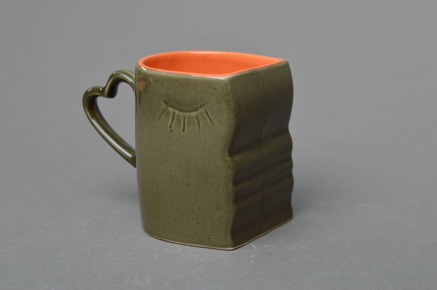 Зеленая с оранжевым чашка из фарфора ручной работы расписанная глазурью фото 1