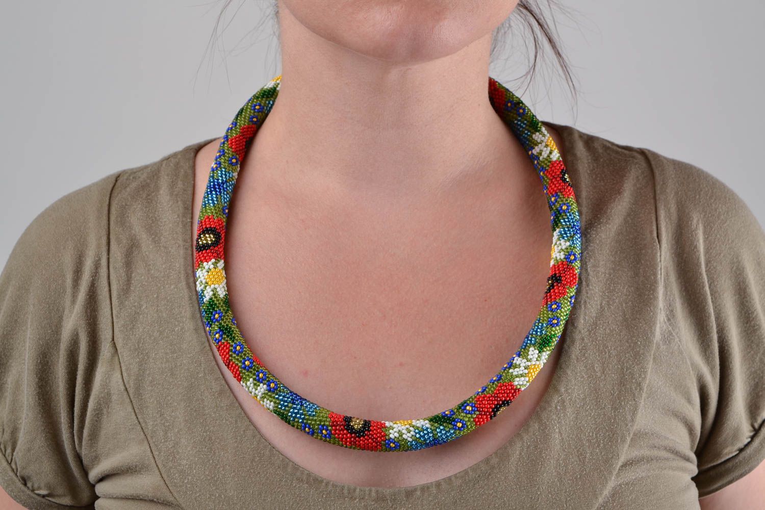 Collana tubolare originale fatta a mano accessorio da donna di perline Campo foto 1