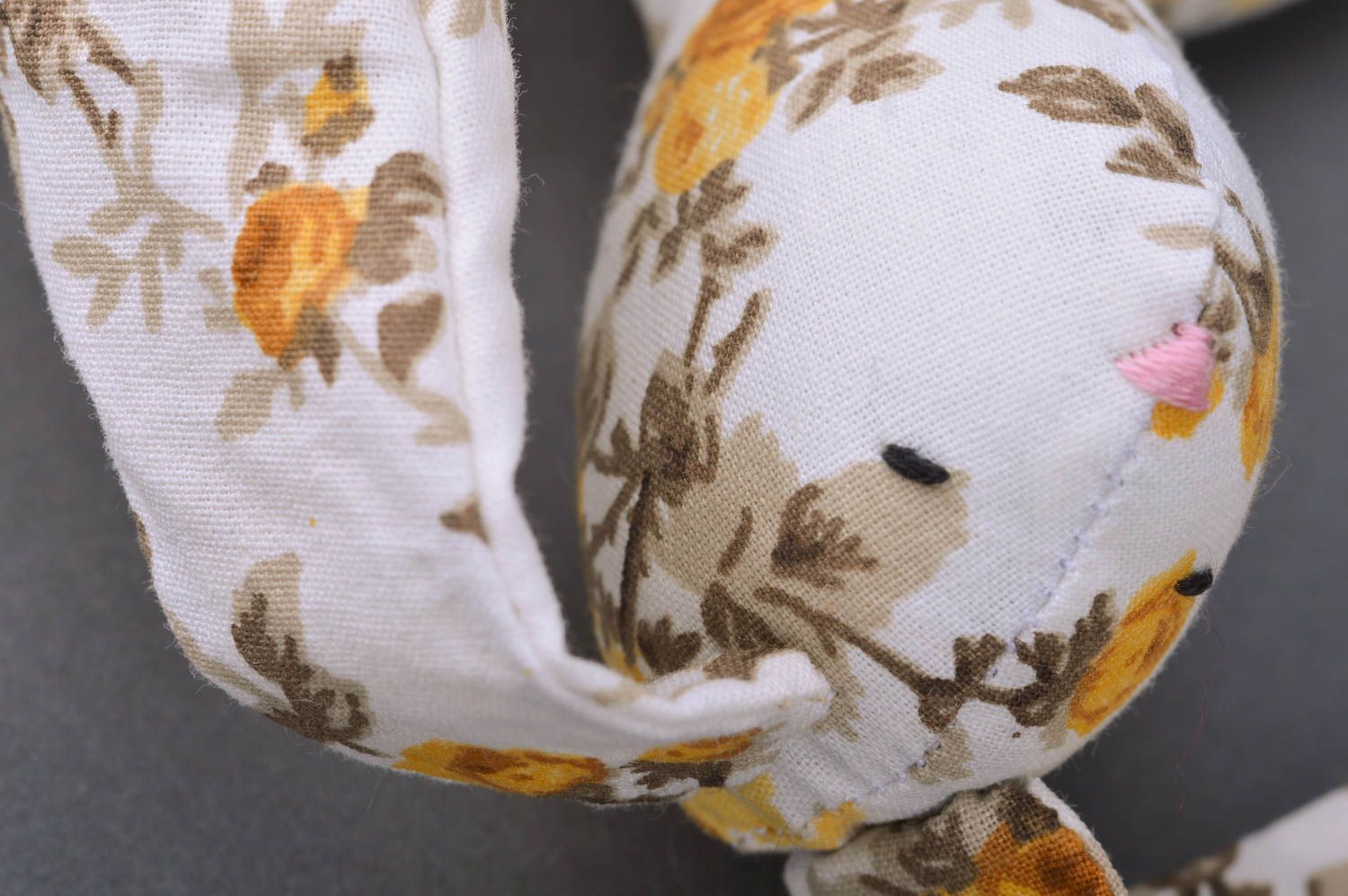 Jouet mou en tissu de coton fait main design original pour enfant Lapin floral photo 3