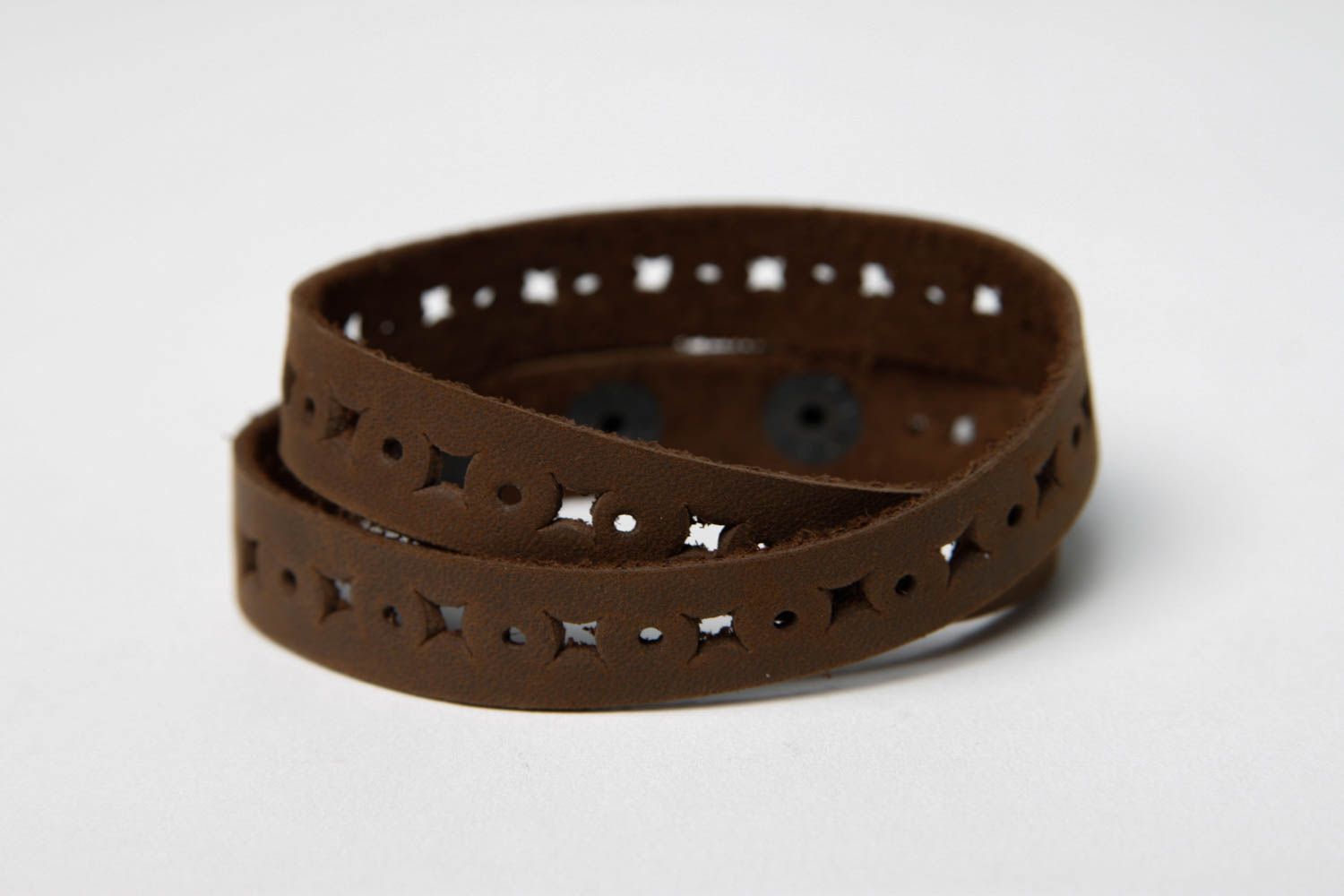 Bracelet cuir Bijou fait main brun foncé Accessoire en cuir design original photo 3
