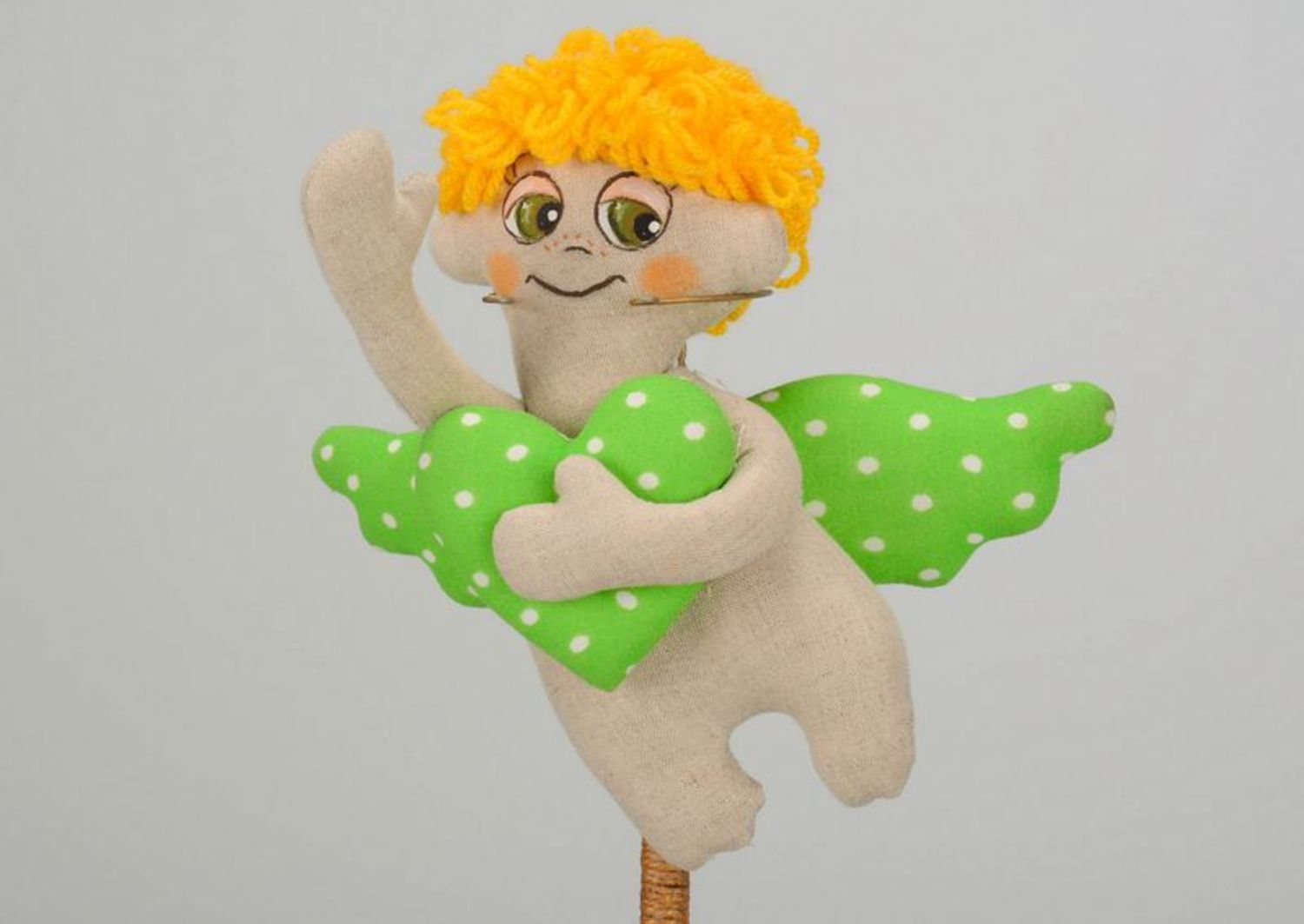 Кукла-игрушка мягкая Ангел с зелеными крыльями фото 1