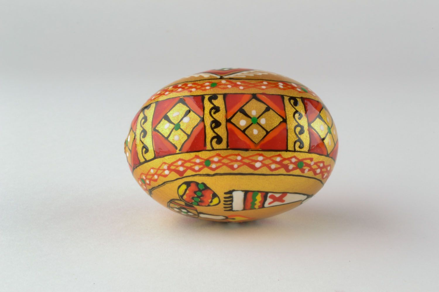 Bemaltes Ei aus Holz foto 3