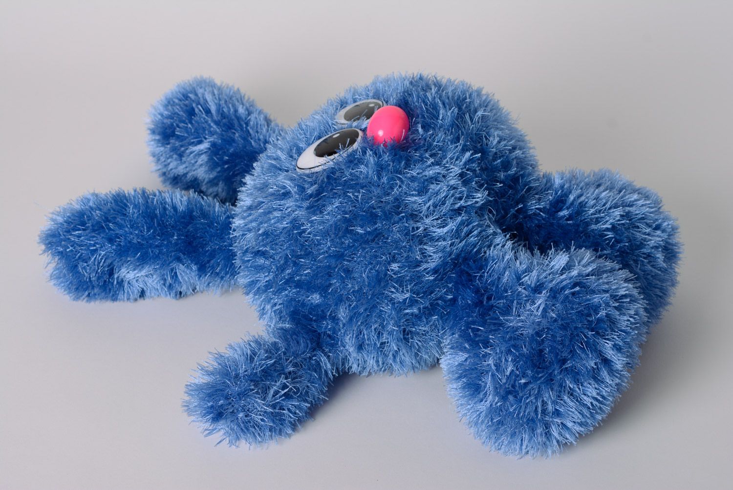 Petit jouet mou tricoté avec aiguilles joli Lièvre bleu fait à la main photo 5