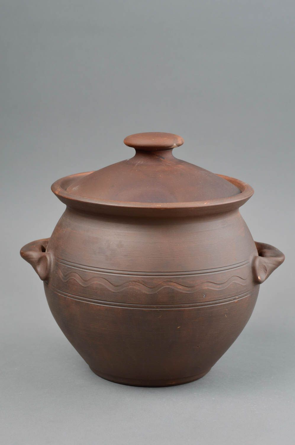 Pot en céramique avec couvercle et deux anses 3 L fait main marron pour cuisine photo 2