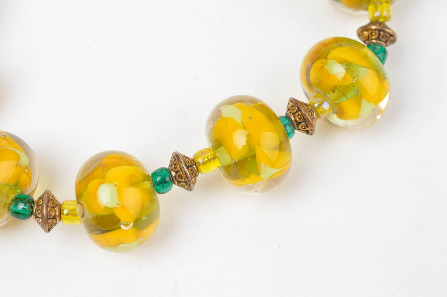 Stylish handmade yellow floral glass beads wrist bracelet for women photo 5