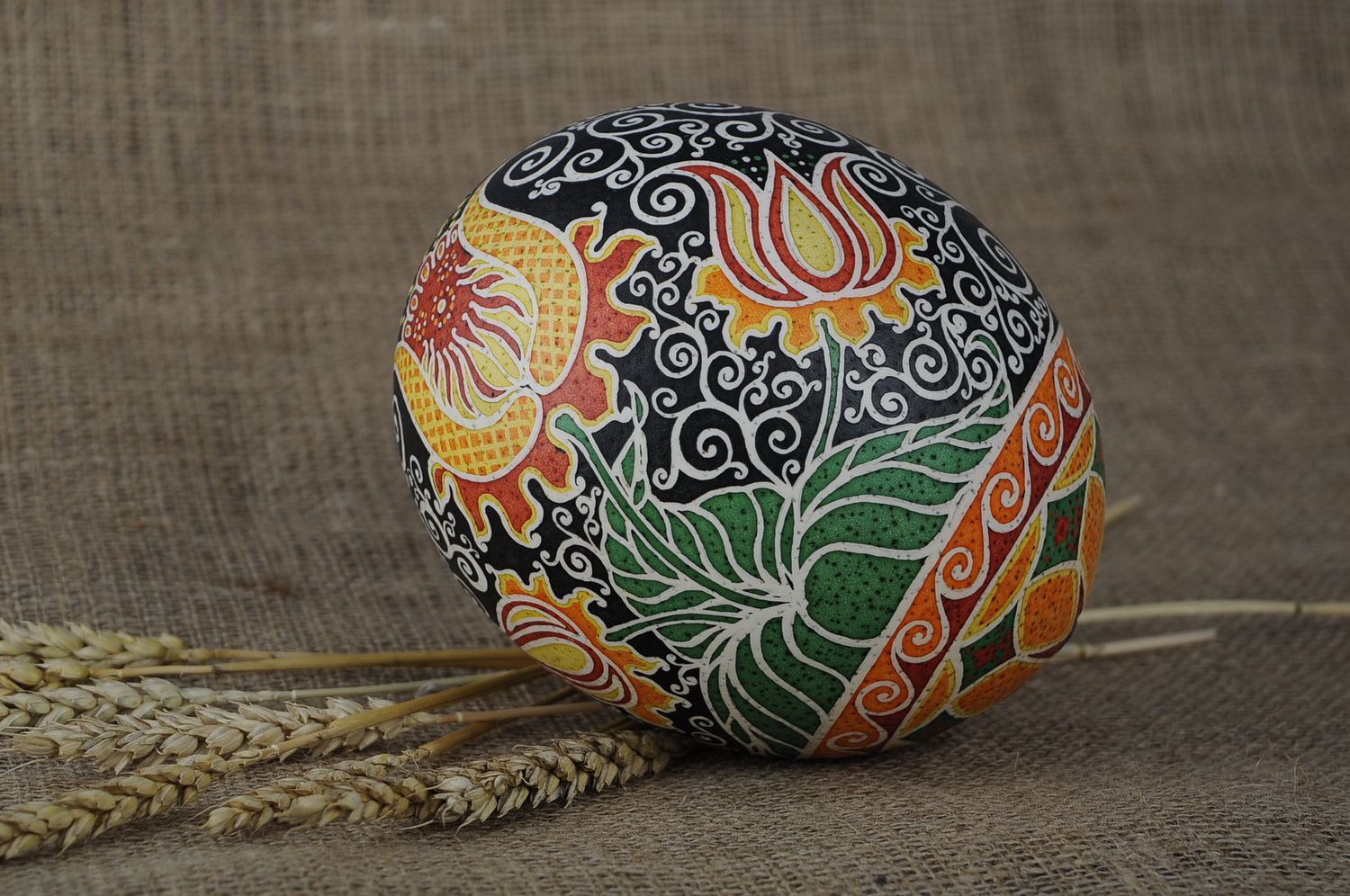 Ostrich painted egg Patterned flowers photo 1