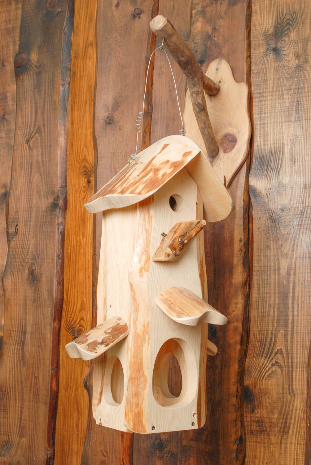 Nichoir en bois de pin fait main décoration extérieure originale de créateur photo 1